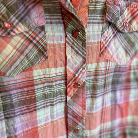 CUMBERLAND OUTFITTERS Pink Plaid Western Shirt with Jewelled Snaps Size Medium - Picture 5 of 11